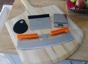 tools for making pizza